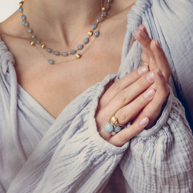 Nanis Halskette und Ringe